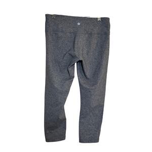 Lululemon Gray Crop Leggings, size 8 Athleisure Workout Gym Loungewear Grey lulu